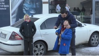 Depremzede çocukların yüzü İHAnın dronu ile güldü