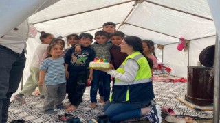 Depremzede Hasan ve Ahmete Osmaniye Belediyesinden doğum günü sürprizi
