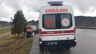 Depremzede yakınlarına giderken kaza yapan aileye Kastamonu UMKE ekibi müdahale etti