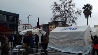 Depremzedeler için Bölgede 300 Bin 809 çadır kuruldu