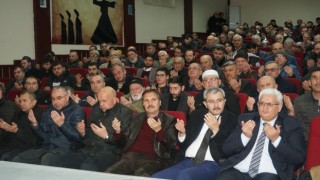 Depremzedeler için eller semaya kalktı