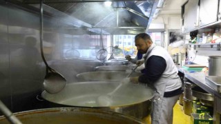 Depremzedeler için her gün 70 bin kişilik sıcak yemek