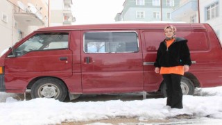 Depremzedeler için minibüsünü satılığa çıkardı