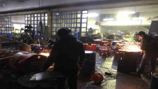Depremzedeler için soba üretiyorlar