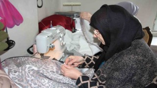 Depremzedeler üşümesin diye kışlık giysiler dikiyorlar