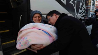 Depremzedeleri Nazilliye getirmek için gönderilen ilk otobüs ilçeye döndü