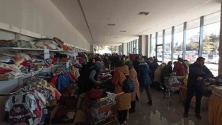 Depremzedelerin ihtiyaçları bu çarşıda karşılanıyor