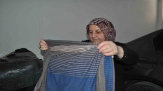 Depremzedelerin yaralarını el birliğiyle sarıyorlar