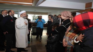Diyanet İşleri Başkanı Erbaş, Ankaraya gelen depremzedeleri ziyaret etti
