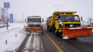 Diyarbakır geneli ekiplerin karla mücadele çalışmaları devam ediyor