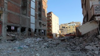 Diyarbakırda 2 müteahhit yaptıkları binanın enkazında hayatını kaybetti