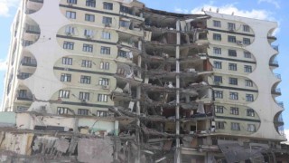 Diyarbakırda 3 noktada enkaz çalışmaları devam ediyor