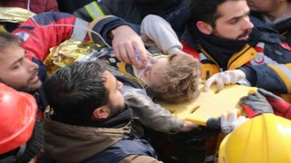 Diyarbakırda 7 yaşındaki Beşir, 81 saat sonra enkazdan sağ çıkarıldı
