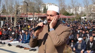 Diyarbakırda depremde hayatını kaybedenler için gıyabi cenaze namazı kılındı