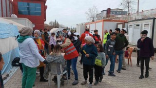 Diyarbakırlı 22 kuaför, Kahramanmaraşta depremzedelerin bakımını yaptı