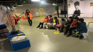 Doğal afet sonrası çocuklara müze terapisi