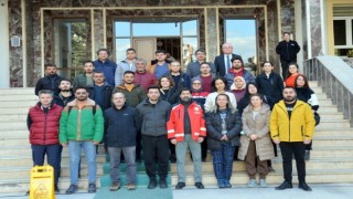Doktor, eczacı ve hemşirelerden oluşan ekip Eskişehirden Hataya gidiyor
