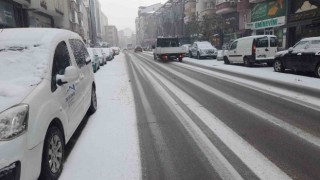 Dün gece başlayan kar yağışı Ereğlide etkili oldu