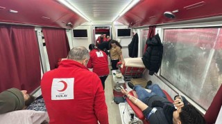 Düzceliler deprem için kan bağışı kuyruğuna girdi