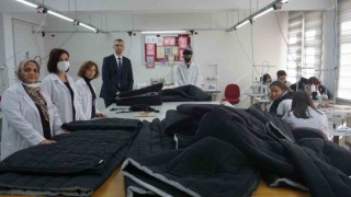 Edirnede depremzedeler için uyku tulumu üretiliyor