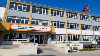 Edremitte 3 Lise binası güçlendirme için tahliye edildi