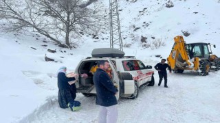 Ekipler köyde rahatsızlanan Rumeysa ve Melisa kardeşler için seferber oldu