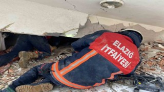 Elazığ Belediyesi itfaiye ekipleri, deprem bölgesinde