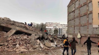Elazığ bir bina çöktü, biri polis 4 kişinin olduğu tahmin ediliyor
