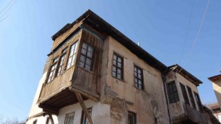 Elazığda 450 yılık tarihi konaklar depreme direniyor