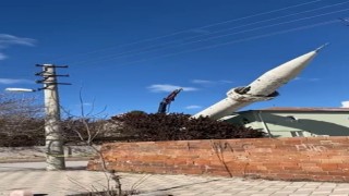 Elazığda hasar alan minarelerin yıkımı sürüyor