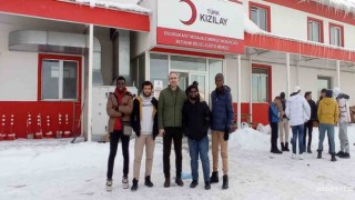 Eller depremzedeler için kalktı