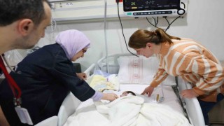 Emine Erdoğandan Ankaraya nakledilen depremzede bebeklere ziyaret