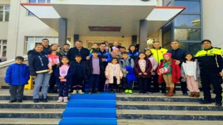 Emniyetten depremzede ailelere sinema etkinliği