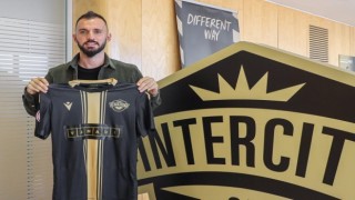 Emre Çolakın futbolu bırakması 1 gün sürdü