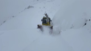 En kurak kışını geçiren Arıcakta kar kalınlığı bir metreyi geçti