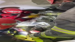 Enkaz altında yaşam mücadelesi veriyordu, 89 saat sonra kurtarıldı