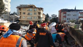 Enkaz altından çıkarılan kadının ilk sözleri: Allahım şükürler olsun ya Rabbim