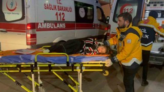 Enkaz altından kurtarılarak tedavi için İstanbula getirilen yaralılar hastanelere götürüldü