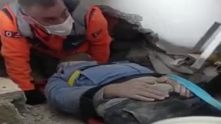 Enkaz altından kurtarma saniye saniye kaydedildi