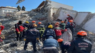 Enkazdan 129. saatte 6 kişi kurtarıldı