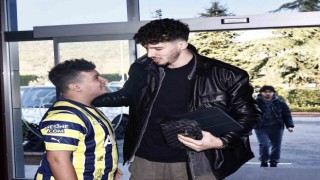 Enkazdan kurtarılan Mehmet Akif Ağaç, Jorge Jesus ve futbolcularla bir araya geldi