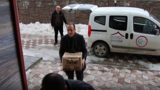 Ercişe gelen depremzedelere Erciş Belediyesinden yardım eli