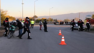Erzincanda 24 aranan şahıs yakalandı