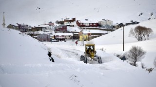 Erzincanda kar ve tipiden 471 köy yolu ulaşıma kapandı