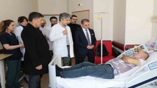 Erzincanda yaralı depremzedelerin tedavileri sürüyor