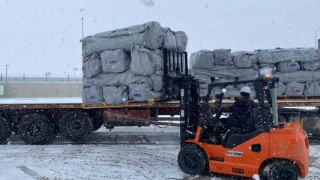 Erzincandaki AFAD lojistik deposundan deprem bölgelerine yardım