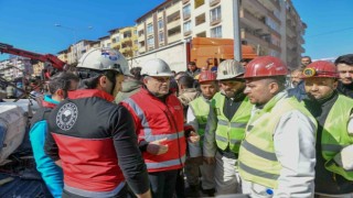 Esenyurt Belediyesi depremin yaralarını sarıyor