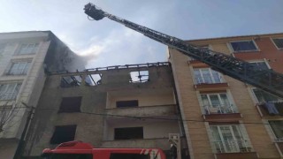 Esenyurtta metruk bir binada çıkan yangın 3 binaya sirayet etti