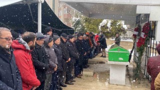 Eşi ve çocuğuyla birlikte enkaz altında can vermişti, Kocaelide son yolculuğuna uğurlandı