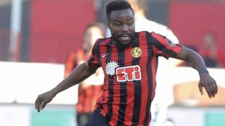 Eski Eskişehirsporlu orta saha oyuncusu Toko kramponları astı